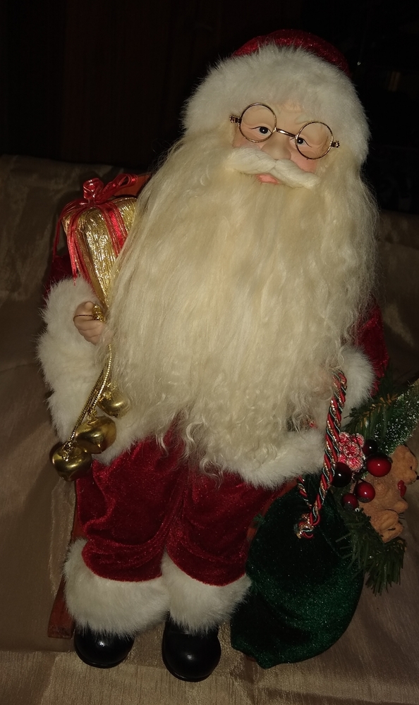 2004 Old World Santa Collection.
